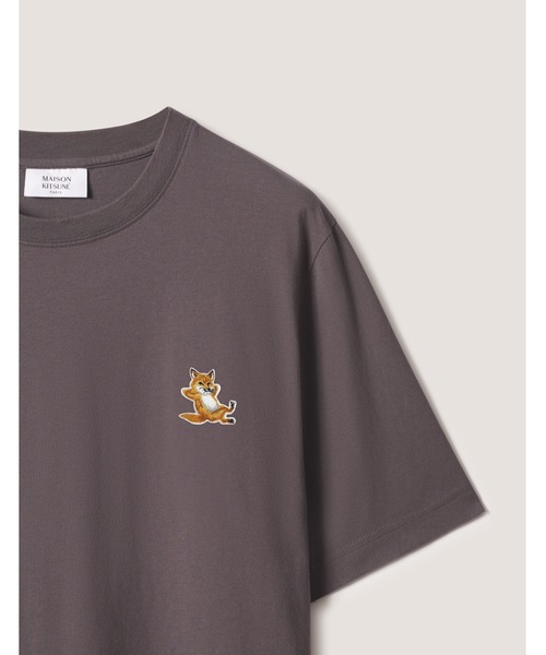 Maison Kitsune（メゾンキツネ）の「CHILLAX FOX COMFORT TEE-SHIRT（Tシャツ/カットソー・メンズ・グレー系その他2/ライトベージュ/グレー系その他・XL/L/M/S/XS）」の12枚目の写真