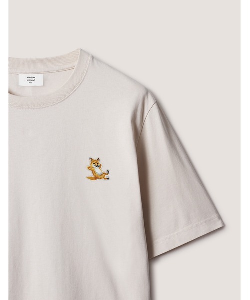 Maison Kitsune（メゾンキツネ）の「CHILLAX FOX COMFORT TEE-SHIRT（Tシャツ/カットソー・メンズ・グレー系その他2/ライトベージュ/グレー系その他・XL/L/M/S/XS）」の4枚目の写真