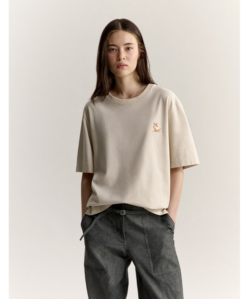 Maison Kitsune（メゾンキツネ）の「CHILLAX FOX COMFORT TEE-SHIRT（Tシャツ/カットソー・メンズ・グレー系その他2/ライトベージュ/グレー系その他・XL/L/M/S/XS）」の6枚目の写真