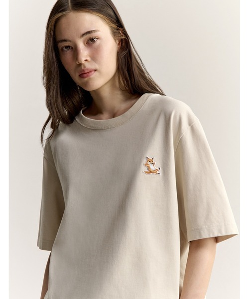 Maison Kitsune（メゾンキツネ）の「CHILLAX FOX COMFORT TEE-SHIRT（Tシャツ/カットソー・メンズ・グレー系その他2/ライトベージュ/グレー系その他・XL/L/M/S/XS）」の7枚目の写真