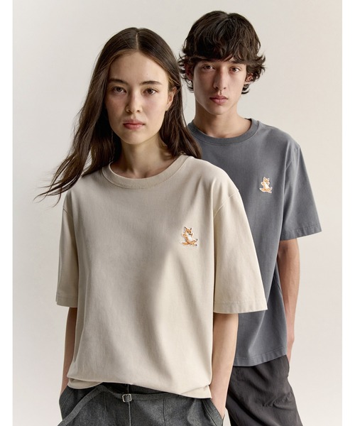 Maison Kitsune（メゾンキツネ）の「CHILLAX FOX COMFORT TEE-SHIRT（Tシャツ/カットソー・メンズ・グレー系その他2/ライトベージュ/グレー系その他・XL/L/M/S/XS）」の9枚目の写真