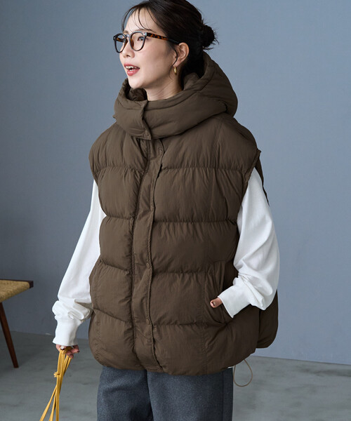 FREAK'S STORE（フリークスストア）の「限定展開　中綿 ボリューム フーディー ベスト（ダウンベスト・レディース・ベージュ/グレー/ブラウン/ブラック・ﾌﾘ-）」の6枚目の写真