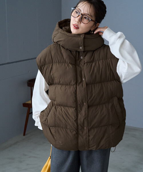FREAK'S STORE（フリークスストア）の「限定展開　中綿 ボリューム フーディー ベスト（ダウンベスト・レディース・ベージュ/グレー/ブラウン/ブラック・ﾌﾘ-）」の9枚目の写真