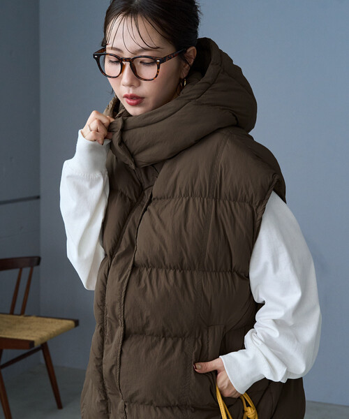 FREAK'S STORE（フリークスストア）の「限定展開　中綿 ボリューム フーディー ベスト（ダウンベスト・レディース・ベージュ/グレー/ブラウン/ブラック・ﾌﾘ-）」の10枚目の写真