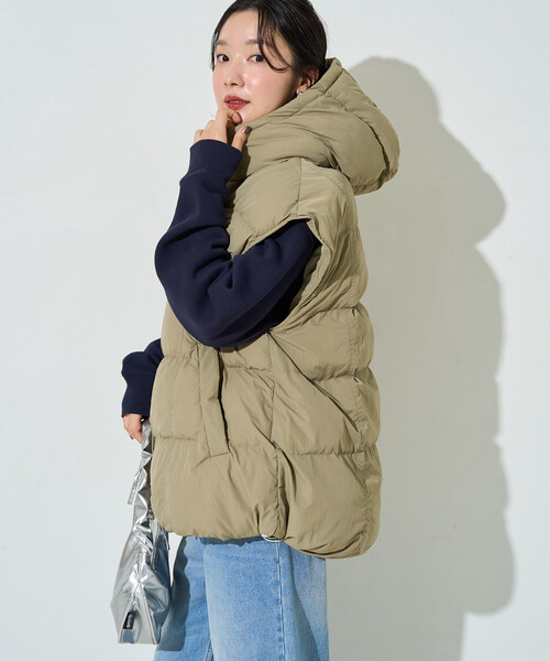FREAK'S STORE（フリークスストア）の「限定展開　中綿 ボリューム フーディー ベスト（ダウンベスト・レディース・ベージュ/グレー/ブラウン/ブラック・ﾌﾘ-）」の17枚目の写真
