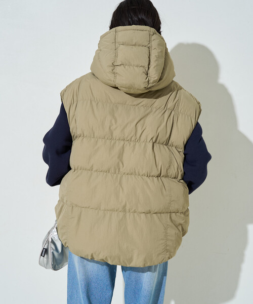 FREAK'S STORE（フリークスストア）の「限定展開　中綿 ボリューム フーディー ベスト（ダウンベスト・レディース・ベージュ/グレー/ブラウン/ブラック・ﾌﾘ-）」の18枚目の写真