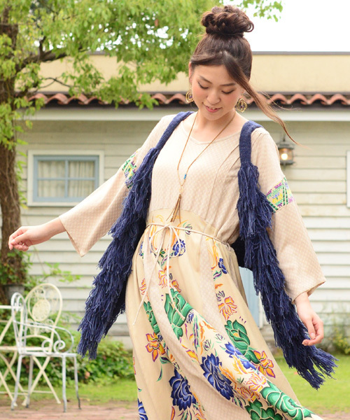 チャイハネ（チャイハネ）の「【チャイハネ】ウール混フリンジショートベスト（ベスト・レディース・ホワイト/ブルー・FREE）」の2枚目の写真