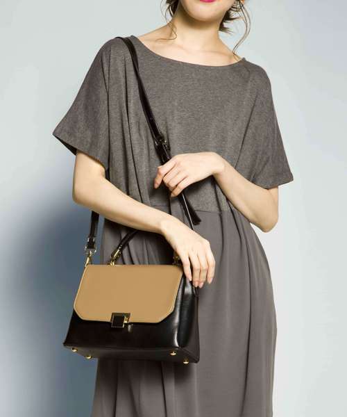 PLAIN CLOTHING（プレーンクロージング）の「ワンハンドルフラップハンドバッグ【PLAIN CLOTHING】（ショルダーバッグ・レディース・ブラック/ベージュ系その他/グレー・FREE）」の3枚目の写真