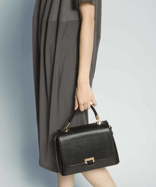 PLAIN CLOTHING（プレーンクロージング）の「ワンハンドルフラップハンドバッグ【PLAIN CLOTHING】（ショルダーバッグ・レディース・ブラック/ベージュ系その他/グレー・FREE）」の2枚目の写真