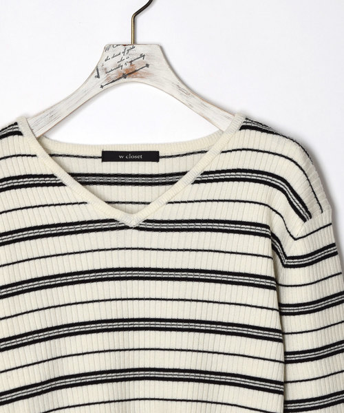 w closet（ダブルクローゼット）の「ワイドリブVネックプルオーバー（ニット/セーター・レディース・ピンク/ホワイト×ブラック/ブラック/ブルー系その他/キナリ・FREE）」の19枚目の写真
