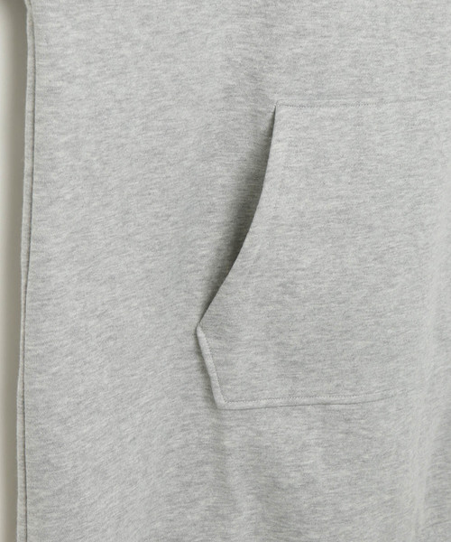 Disney（ディズニー）の「Disney(ディズニー)ミッキー刺繍パーカーワンピース（ワンピース・レディース・ブラック/グレー・MEDIUM）」の3枚目の写真