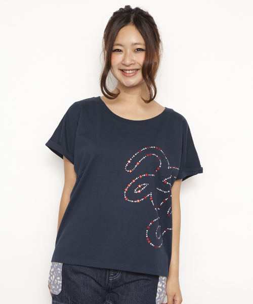 X-girl（エックスガール）の「SIDE LOGO S/S TOP（Tシャツ/カットソー・レディース・ホワイト/ブラック/ピンク/ネイビー・1/2）」の4枚目の写真