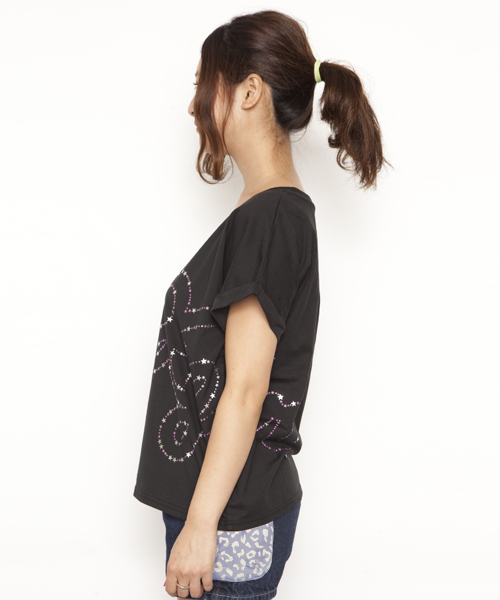 X-girl（エックスガール）の「SIDE LOGO S/S TOP（Tシャツ/カットソー・レディース・ホワイト/ブラック/ピンク/ネイビー・1/2）」の5枚目の写真