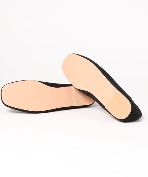 KOBE LETTUCE（コウベレタス）の「Vカットスクエアトゥ2wayフラットバブーシュ（パンプス・レディース・ホワイト/キャメル/ブラック/パイソン/グレイッシュベージュ・L/LL/M/S）」の7枚目の写真