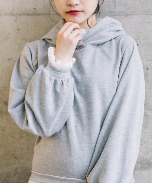 Mysa&Liina(ミーサリーナ)の「ミニ裏毛取外レース付きパーカー(パーカー・レディース・キナリ/ブラック/オフホワイト/ラベンダー/杢グレー・M)」の2枚目の写真