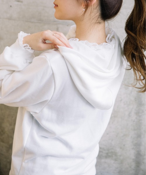 Mysa&Liina(ミーサリーナ)の「ミニ裏毛取外レース付きパーカー(パーカー・レディース・キナリ/ブラック/オフホワイト/ラベンダー/杢グレー・M)」の3枚目の写真