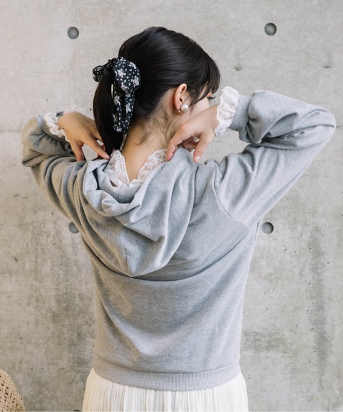 Mysa&Liina(ミーサリーナ)の「ミニ裏毛取外レース付きパーカー(パーカー・レディース・キナリ/ブラック/オフホワイト/ラベンダー/杢グレー・M)」の18枚目の写真