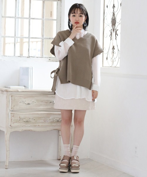 one after another NICE CLAUP（ワンアフターアナザーナイスクラップ）の「サイドリボンニットベスト（ニット/セーター・レディース・アイボリー/ベージュ/グレイッシュベージュ・FREE）」の5枚目の写真