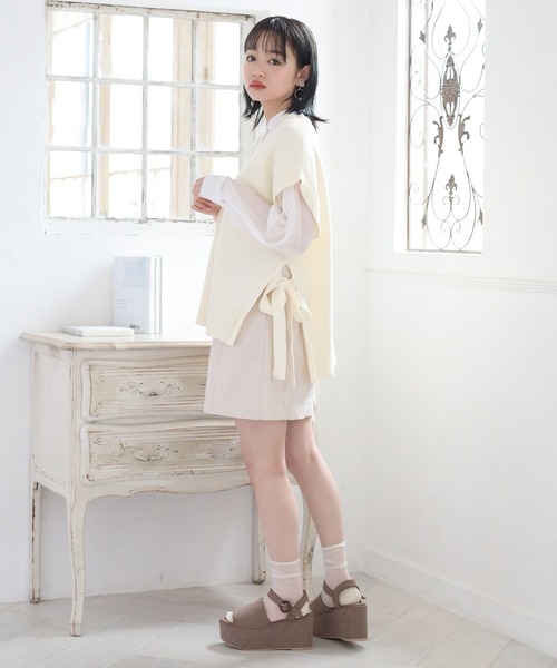 one after another NICE CLAUP（ワンアフターアナザーナイスクラップ）の「サイドリボンニットベスト（ニット/セーター・レディース・アイボリー/ベージュ/グレイッシュベージュ・FREE）」の10枚目の写真