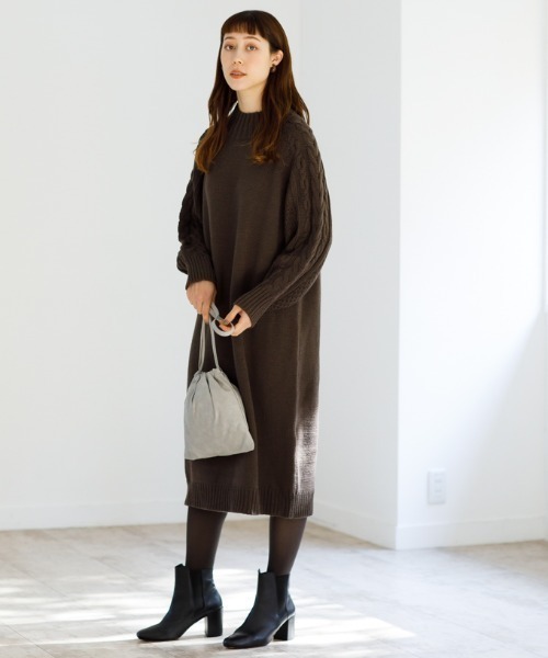 koe(コエ)の「【2020AW】袖ケーブルニットワンピース○(ワンピース)」|チャコールグレー
