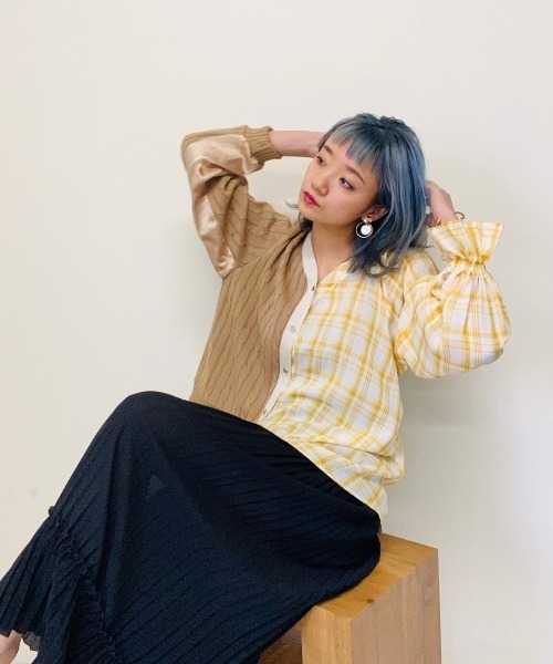 TEVALT（ヴァレット）の「カーディガン×ブラウス　ドッキングトップス（カーディガン/ボレロ・レディース・グリーン/キャメル/アイボリー/ネイビー・38）」の18枚目の写真