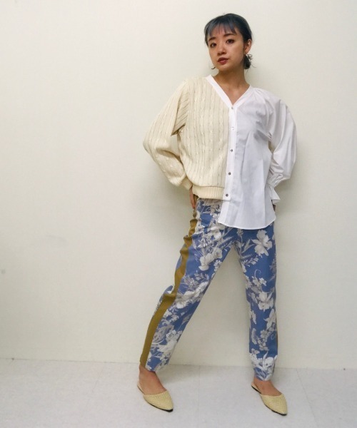 TEVALT（ヴァレット）の「カーディガン×ブラウス　ドッキングトップス（カーディガン/ボレロ・レディース・グリーン/キャメル/アイボリー/ネイビー・38）」の22枚目の写真