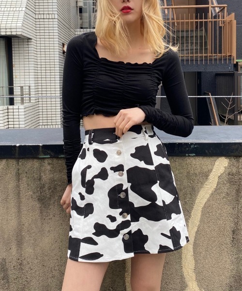 WC（ダブル シー）の「WC/ボタン牛柄スカート（スカート）」 - WEAR