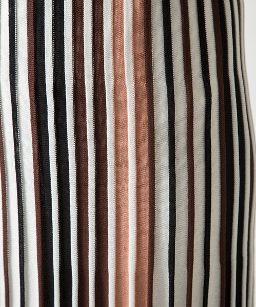 MILLION CARATS(ミリオンカラッツ)の「シャリ感のある糸を使用した配色プリーツマーメイドライン美シルエットスカート(スカート・レディース・ピンク/サックスブルー・FREE)」の13枚目の写真