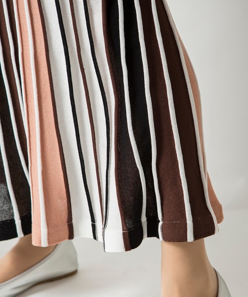 MILLION CARATS(ミリオンカラッツ)の「シャリ感のある糸を使用した配色プリーツマーメイドライン美シルエットスカート(スカート・レディース・ピンク/サックスブルー・FREE)」の17枚目の写真