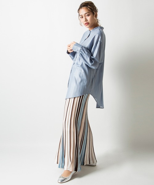 MILLION CARATS(ミリオンカラッツ)の「シャリ感のある糸を使用した配色プリーツマーメイドライン美シルエットスカート(スカート・レディース・ピンク/サックスブルー・FREE)」の4枚目の写真