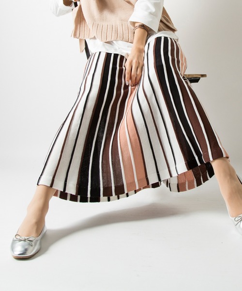 MILLION CARATS(ミリオンカラッツ)の「シャリ感のある糸を使用した配色プリーツマーメイドライン美シルエットスカート(スカート・レディース・ピンク/サックスブルー・FREE)」の20枚目の写真