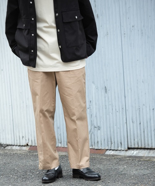 ITEMS URBANRESEARCH（アイテムズ アーバンリサーチ）の「綿ツイル センタープレス ワイドパンツ（その他パンツ・メンズ・カーキ/ベージュ/ブラック・MEDIUM/LARGE）」の3枚目の写真