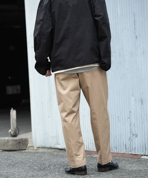 ITEMS URBANRESEARCH（アイテムズ アーバンリサーチ）の「綿ツイル センタープレス ワイドパンツ（その他パンツ・メンズ・カーキ/ベージュ/ブラック・MEDIUM/LARGE）」の5枚目の写真
