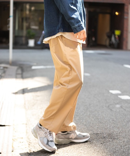 ITEMS URBANRESEARCH（アイテムズ アーバンリサーチ）の「綿ツイル センタープレス ワイドパンツ（その他パンツ・メンズ・カーキ/ベージュ/ブラック・MEDIUM/LARGE）」の11枚目の写真