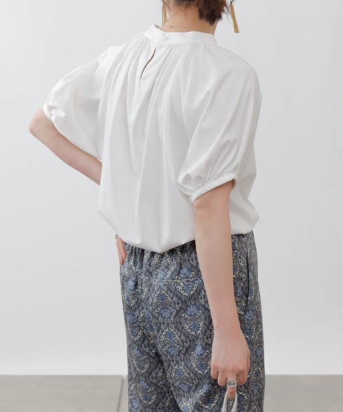 COLONY 2139（コロニートゥーワンスリーナイン）の「シルキースムースボリューム袖トップス（Tシャツ/カットソー・レディース・オフホワイト/ブラック/グリーン系その他・MEDIUM/SMALL）」の9枚目の写真