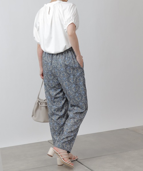 COLONY 2139（コロニートゥーワンスリーナイン）の「シルキースムースボリューム袖トップス（Tシャツ/カットソー・レディース・オフホワイト/ブラック/グリーン系その他・MEDIUM/SMALL）」の13枚目の写真