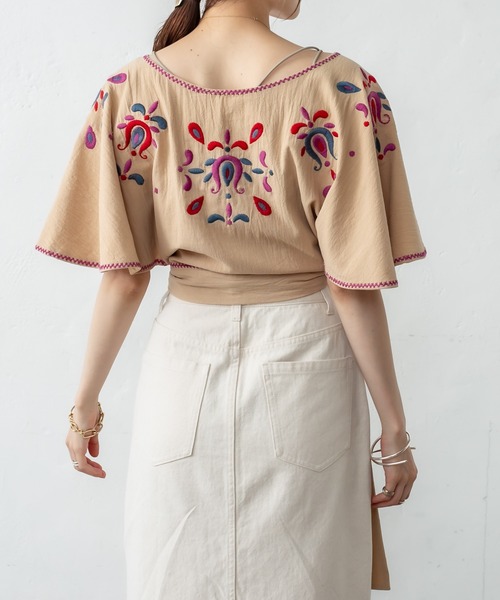 mystic(ミスティック)の「刺繍ポンチョトップス(シャツ/ブラウス・レディース・チャコールグレー/キャメル・FREE)」の16枚目の写真