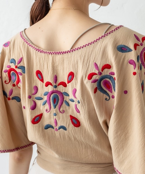 mystic(ミスティック)の「刺繍ポンチョトップス(シャツ/ブラウス・レディース・チャコールグレー/キャメル・FREE)」の17枚目の写真