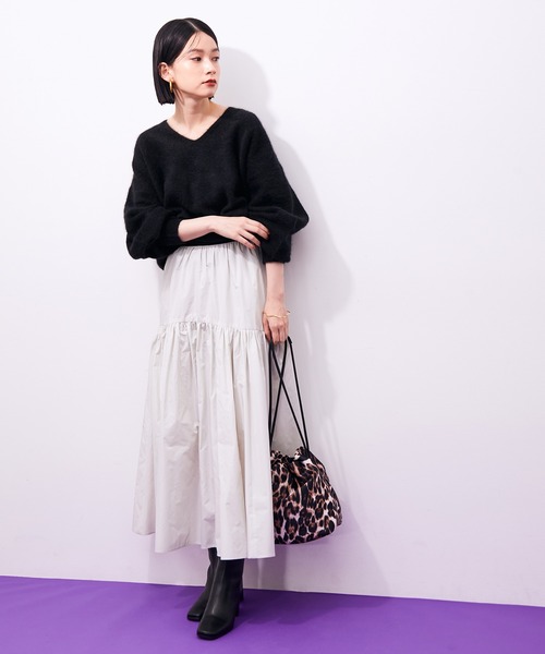 ADAM ET ROPE'(アダムエロペ)の「FOXウールVネックプルオーバー(ニット/セーター・レディース・ブラック/サックスブルー/ピンク/キナリ・FREE)」の18枚目の写真