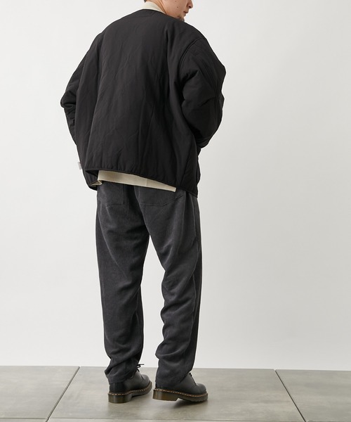 COLONY 2139（コロニートゥーワンスリーナイン）の「ストレッチキルティングジャケット (シンサレート)※ユニセックス対応（ノーカラージャケット・メンズ・ブラック/カーキ・MEDIUM/LARGE）」の15枚目の写真