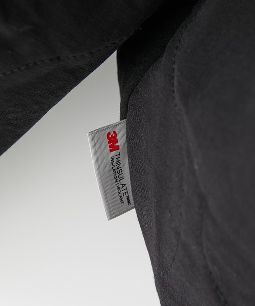 COLONY 2139（コロニートゥーワンスリーナイン）の「ストレッチキルティングジャケット (シンサレート)※ユニセックス対応（ノーカラージャケット・メンズ・ブラック/カーキ・MEDIUM/LARGE）」の22枚目の写真