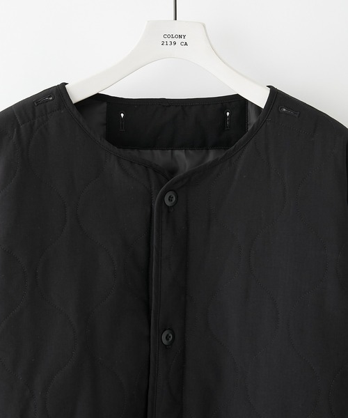 COLONY 2139（コロニートゥーワンスリーナイン）の「ストレッチキルティングジャケット (シンサレート)※ユニセックス対応（ノーカラージャケット・メンズ・ブラック/カーキ・MEDIUM/LARGE）」の19枚目の写真