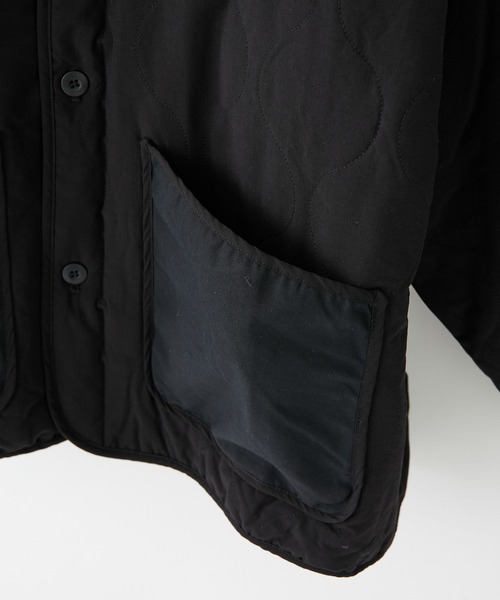 COLONY 2139（コロニートゥーワンスリーナイン）の「ストレッチキルティングジャケット (シンサレート)※ユニセックス対応（ノーカラージャケット・メンズ・ブラック/カーキ・MEDIUM/LARGE）」の8枚目の写真