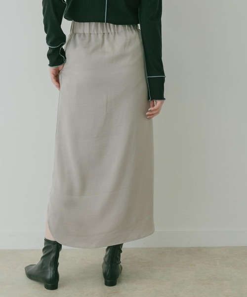 KBF+(ケービーエフプラス)の「KBF+ サテンストレートスカート∴(スカート・レディース・ライトグレー/ライトブルー/ブラウン・ONE)」の2枚目の写真