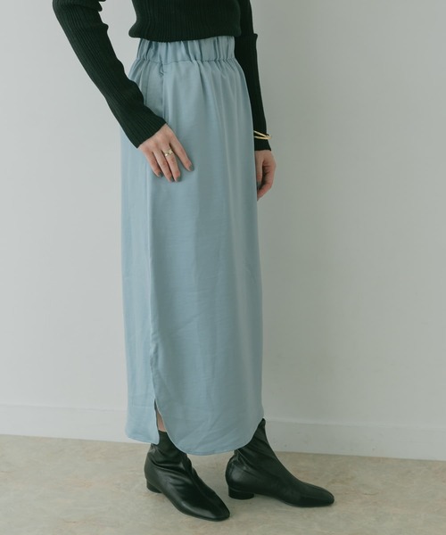 KBF+(ケービーエフプラス)の「KBF+ サテンストレートスカート∴(スカート・レディース・ライトグレー/ライトブルー/ブラウン・ONE)」の1枚目の写真