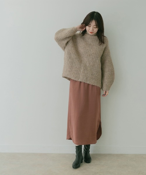 KBF+(ケービーエフプラス)の「KBF+ サテンストレートスカート∴(スカート・レディース・ライトグレー/ライトブルー/ブラウン・ONE)」の4枚目の写真