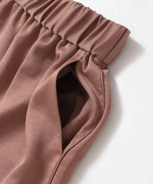 KBF+(ケービーエフプラス)の「KBF+ サテンストレートスカート∴(スカート・レディース・ライトグレー/ライトブルー/ブラウン・ONE)」の9枚目の写真