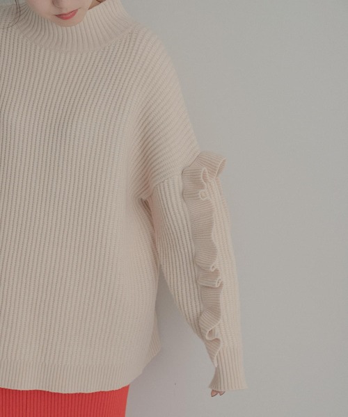 LAATO(ラート)の「FRILL LOVE KNIT(ニット/セーター・レディース・オフホワイト/ブラック・FREE)」の3枚目の写真