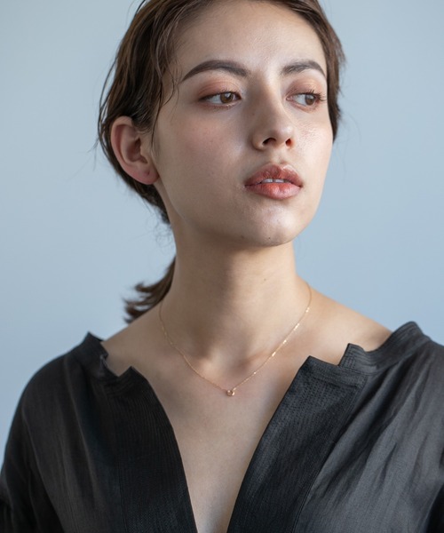 PAS TIERRA（パティエラ）の「-Briller- K10ムーンプチダイヤモンドネックレス（ネックレス・レディース・イエローゴールド・FREE）」の6枚目の写真