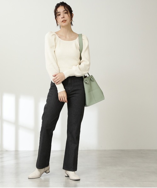 N.(N. Natural Beauty Basic)(エヌエヌナチュラルビューティーベーシック)の「◆スクエアネックパフスリーブニット(ニット/セーター・レディース・オフホワイト/チャコールグレー/ブルー・MEDIUM)」の4枚目の写真